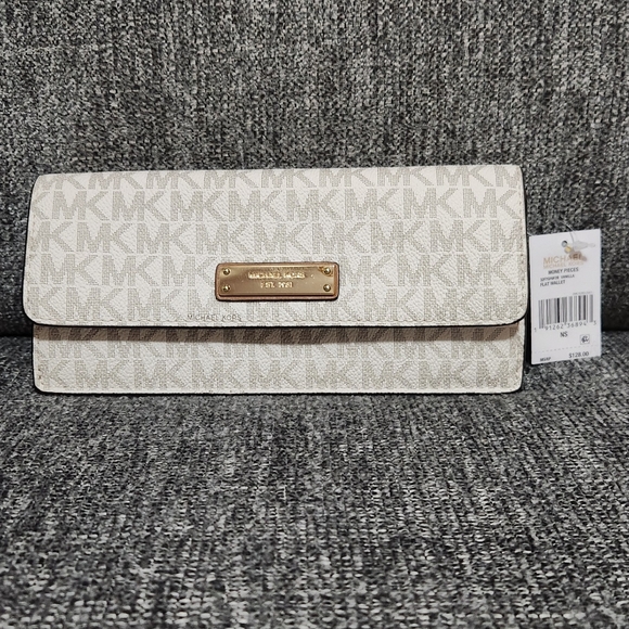 Authentic Michael Kors slim wallet - Picture 1 of 4